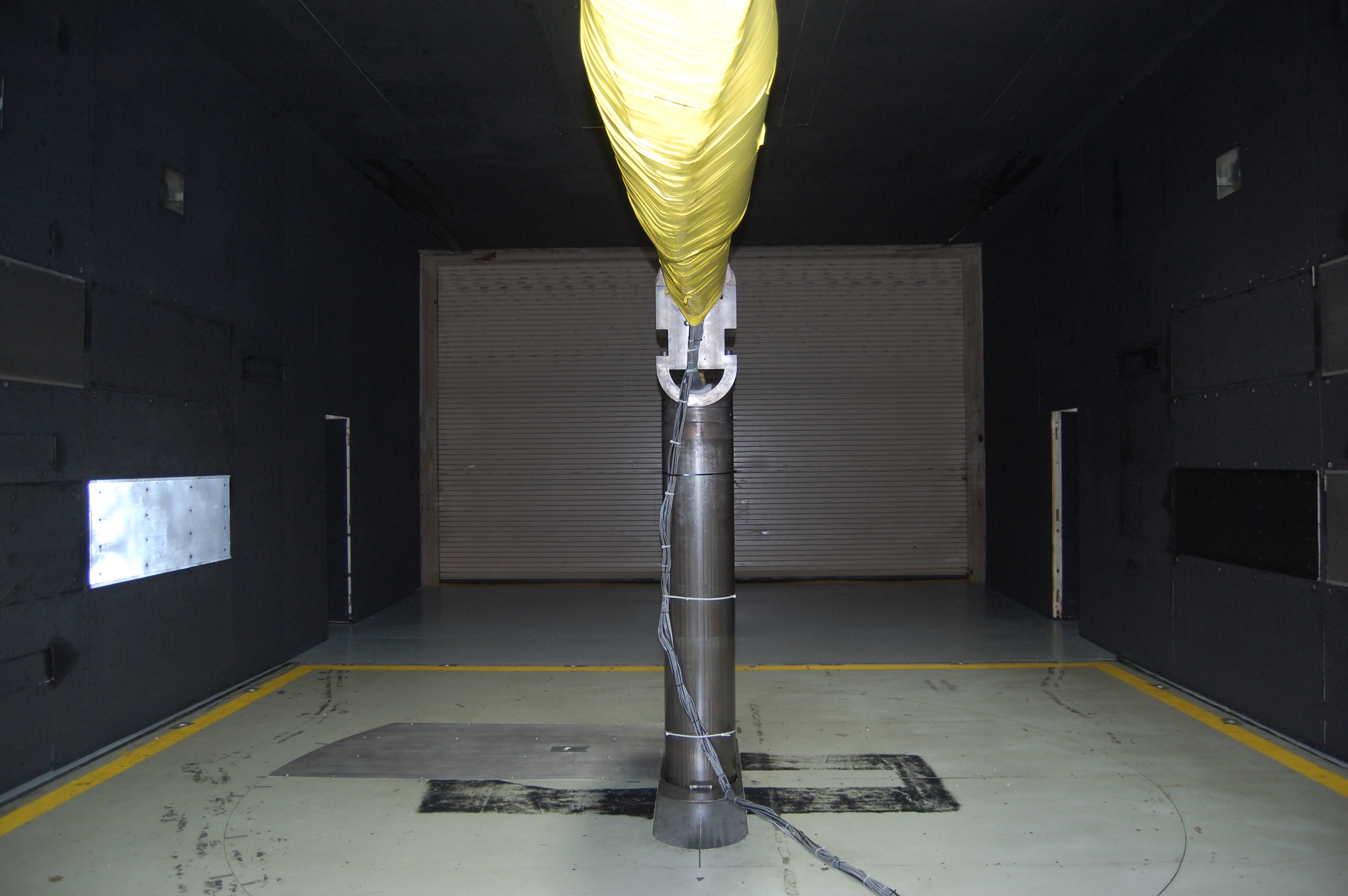 photo showing bottom of sting, with typical cabling