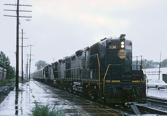 Train (The Pocahontas) arriving in Suffolk VA in 1969